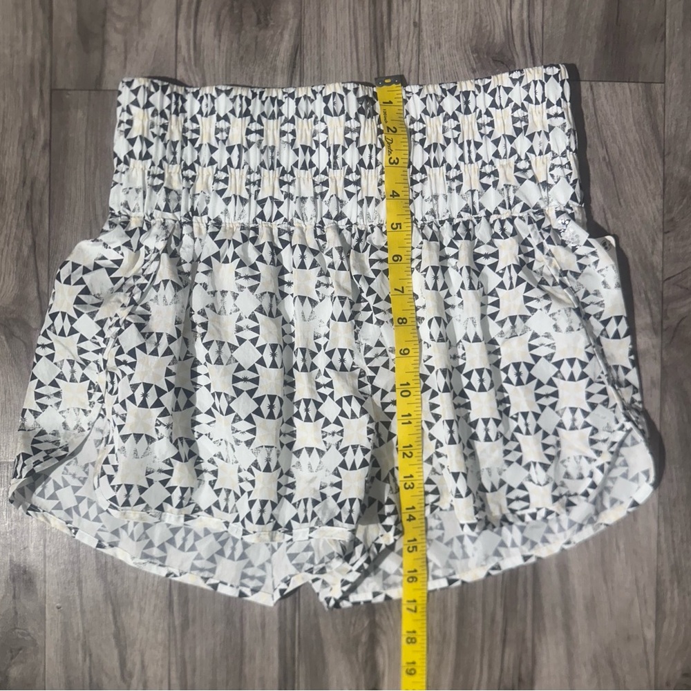 Free People. FP Movement Shorts "The Way Home" – Geometric Print.size L - Picture 4 of 17